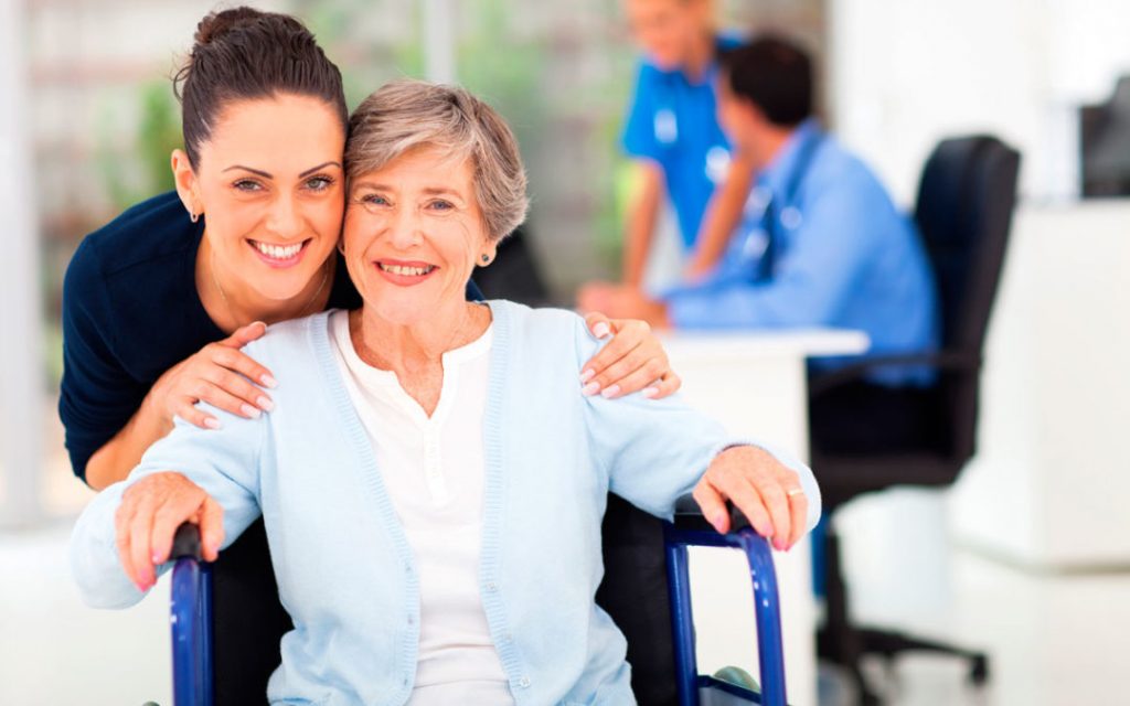 10 consejos para cuidar a un adulto en casa